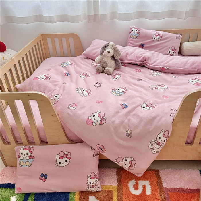 91家纺网 家纺一手货源 找家纺 萌宝家纺 2025新款牛奶绒儿童被套幼儿园冬被可拆洗 粉色小猫