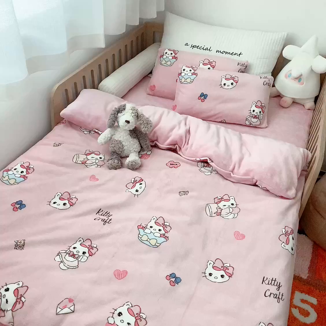 91家纺网 家纺一手货源 找家纺 萌宝家纺 2025新款牛奶绒儿童被套幼儿园冬被可拆洗 粉色小猫