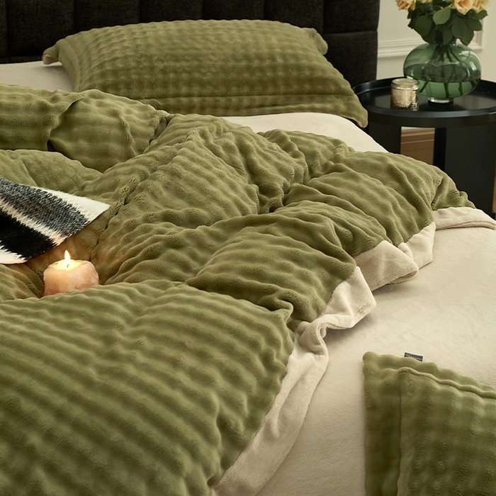 91家纺网 家纺一手货源 找家纺 新月家纺（锦威郎） 2025新款加厚皮草兔毛绒牛奶绒系列四件套9.2斤 托斯塞纳+玛雅绿