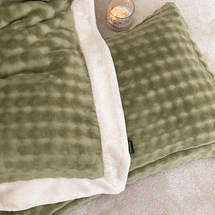 91家纺网 家纺一手货源 找家纺 新月家纺（锦威郎） 2025新款加厚皮草兔毛绒牛奶绒系列四件套9.2斤 托斯塞纳+玛雅绿