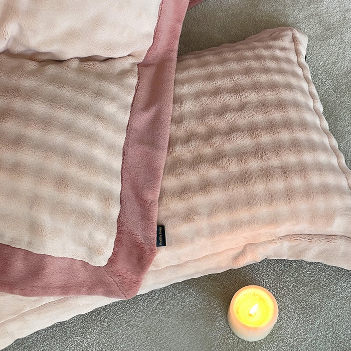 91家纺网 家纺一手货源 找家纺 新月家纺（锦威郎） 2025新款加厚皮草兔毛绒牛奶绒系列四件套9.2斤 托斯塞纳+蜜桃粉