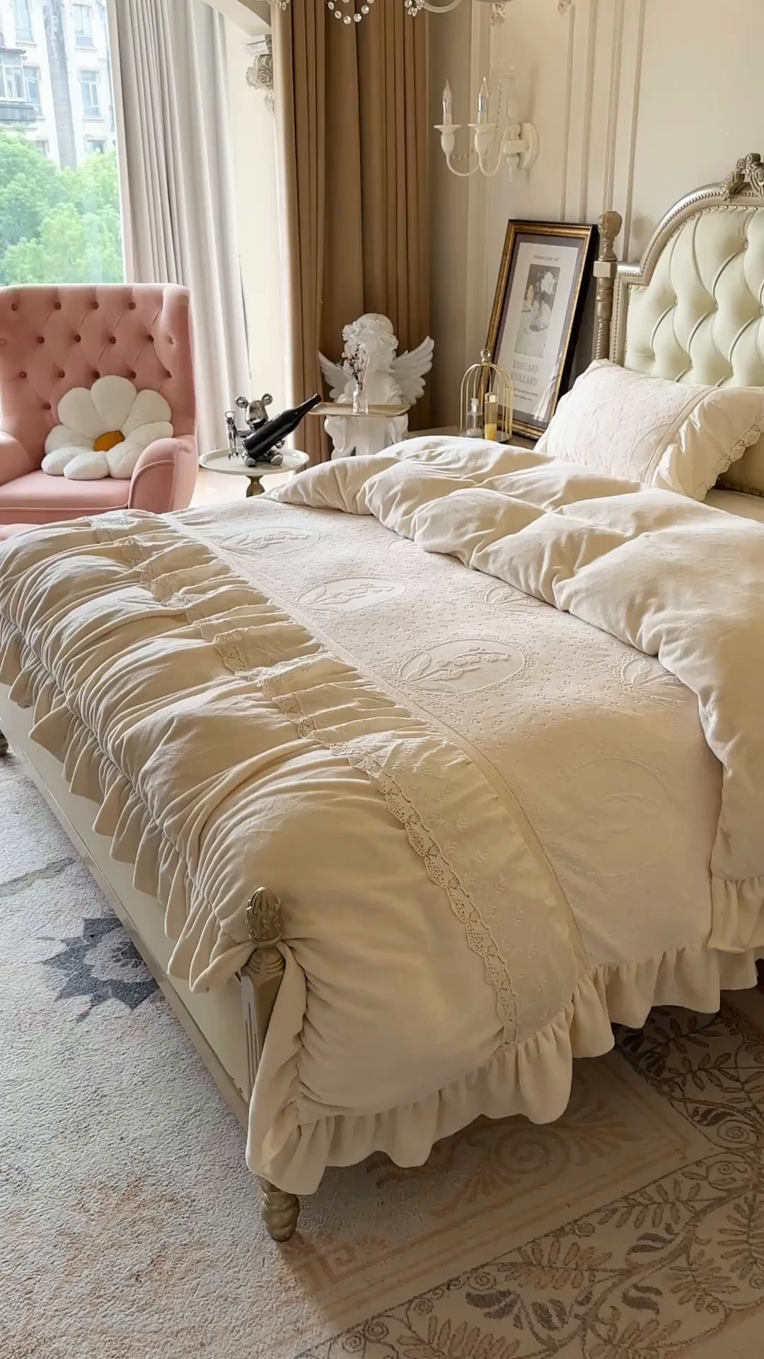 91家纺网 家纺一手货源 找家纺 （总）好儿喜家纺 2025新款雕花牛奶绒床裙款四件套-花音