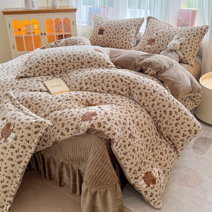 91家纺网 家纺一手货源 找家纺 （总）梵克保罗 2025秋冬新款印花牛奶绒床盖炕垫炕盖四件套-云裳