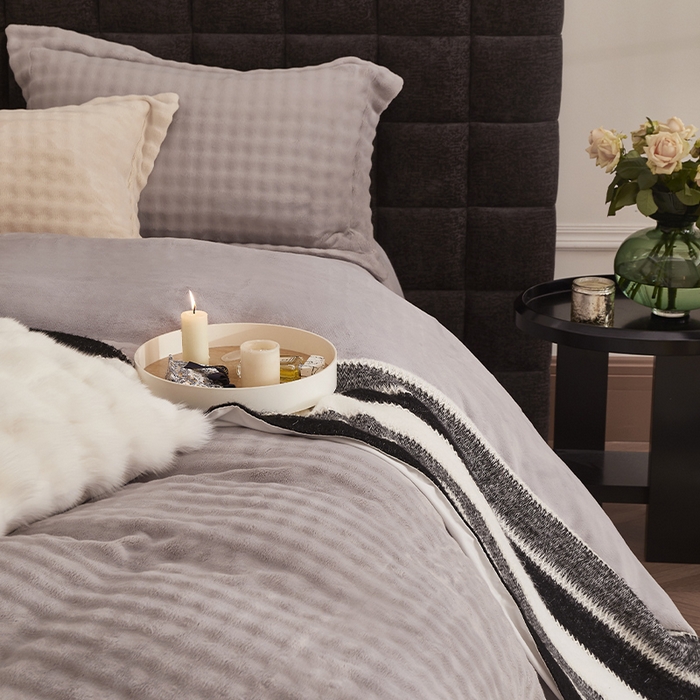 91家纺网 家纺一手货源 找家纺 新月家纺（锦威郎） 2025新款加厚皮草兔毛绒牛奶绒系列四件套9.2斤 托斯塞纳+绅士灰