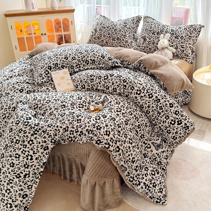 91家纺网 家纺一手货源 找家纺 （总）梵克保罗 2025秋冬新款印花牛奶绒床盖炕垫炕盖四件套-云裳