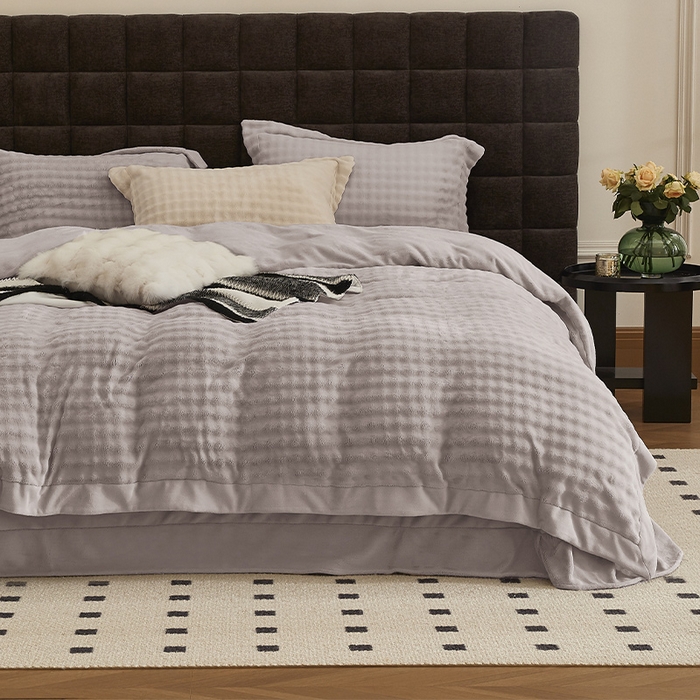 91家纺网 家纺一手货源 找家纺 新月家纺（锦威郎） 2025新款加厚皮草兔毛绒牛奶绒系列四件套9.2斤 托斯塞纳+绅士灰