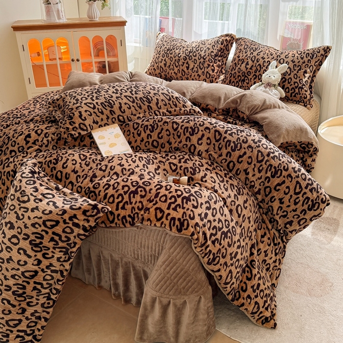 91家纺网 家纺一手货源 找家纺 （总）梵克保罗 2025秋冬新款印花牛奶绒床盖炕垫炕盖四件套-云裳