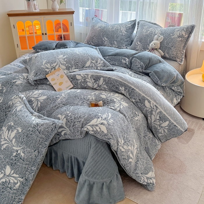 91家纺网 家纺一手货源 找家纺 （总）梵克保罗 2025秋冬新款印花牛奶绒床盖炕垫炕盖四件套-云裳