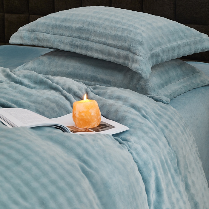 91家纺网 家纺一手货源 找家纺 新月家纺（锦威郎） 2025新款加厚皮草兔毛绒牛奶绒系列四件套9.2斤 托斯塞纳+绅士蓝