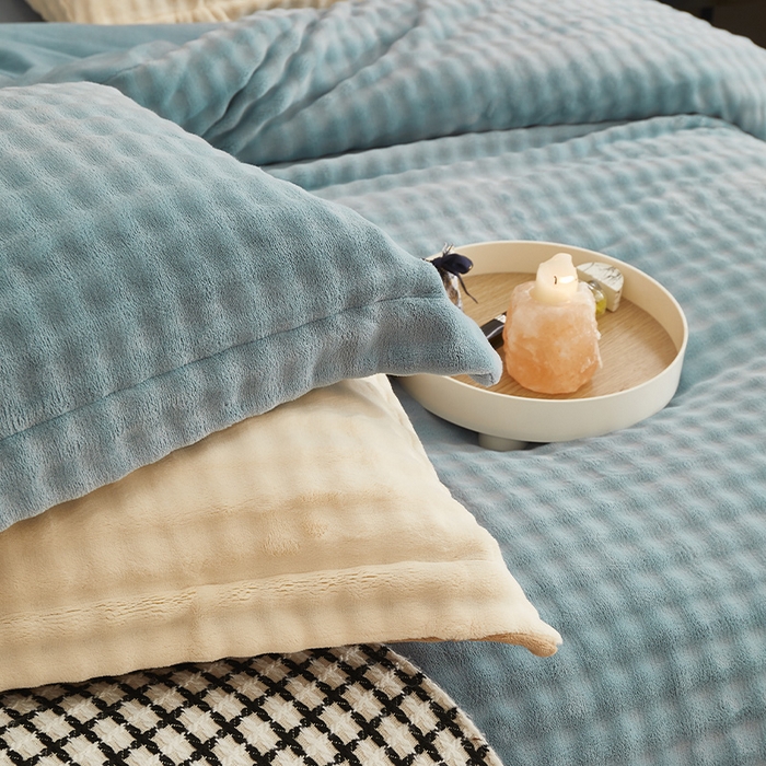 91家纺网 家纺一手货源 找家纺 新月家纺（锦威郎） 2025新款加厚皮草兔毛绒牛奶绒系列四件套9.2斤 托斯塞纳+绅士蓝