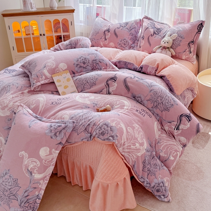 91家纺网 家纺一手货源 找家纺 （总）梵克保罗 2025秋冬新款印花牛奶绒床盖炕垫炕盖四件套-云裳