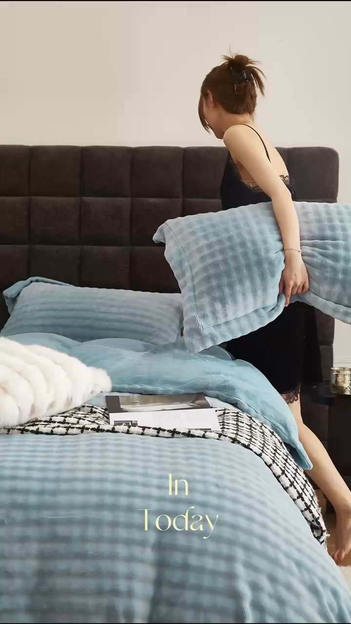 91家纺网 家纺一手货源 找家纺 新月家纺（锦威郎） 2025新款加厚皮草兔毛绒牛奶绒系列四件套9.2斤 托斯塞纳+绅士蓝