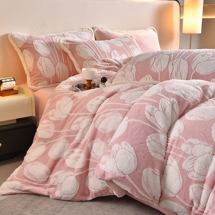 91家纺网 家纺一手货源 找家纺 （总）绒城  2025新款 320克深雕兔毛四件套牛奶绒四件套 - 初雪系列