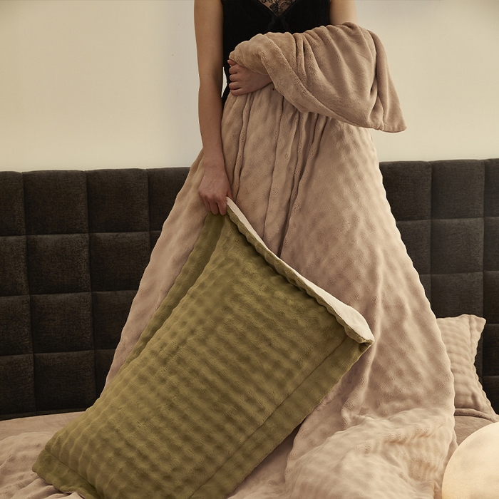 91家纺网 家纺一手货源 找家纺 新月家纺（锦威郎） 2025新款加厚皮草兔毛绒牛奶绒系列四件套9.2斤 托斯塞纳+香槟咖