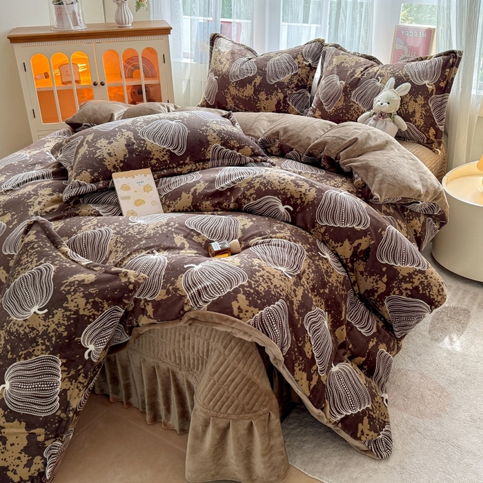 91家纺网 家纺一手货源 找家纺 （总）梵克保罗 2025秋冬新款印花牛奶绒床盖炕垫炕盖四件套-云裳