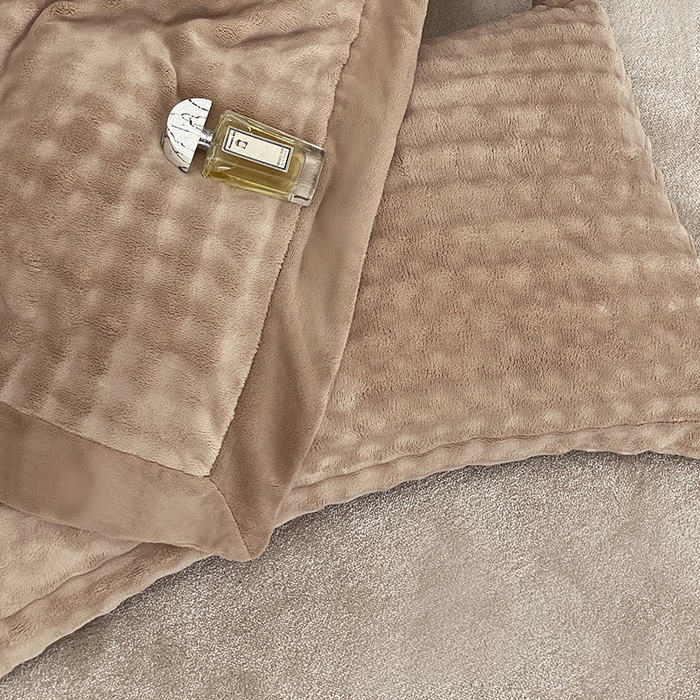 91家纺网 家纺一手货源 找家纺 新月家纺（锦威郎） 2025新款加厚皮草兔毛绒牛奶绒系列四件套9.2斤 托斯塞纳+香槟咖