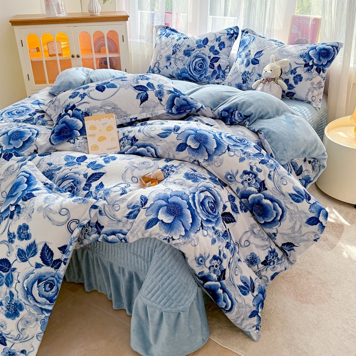 91家纺网 家纺一手货源 找家纺 （总）梵克保罗 2025秋冬新款印花牛奶绒床盖炕垫炕盖四件套-云裳