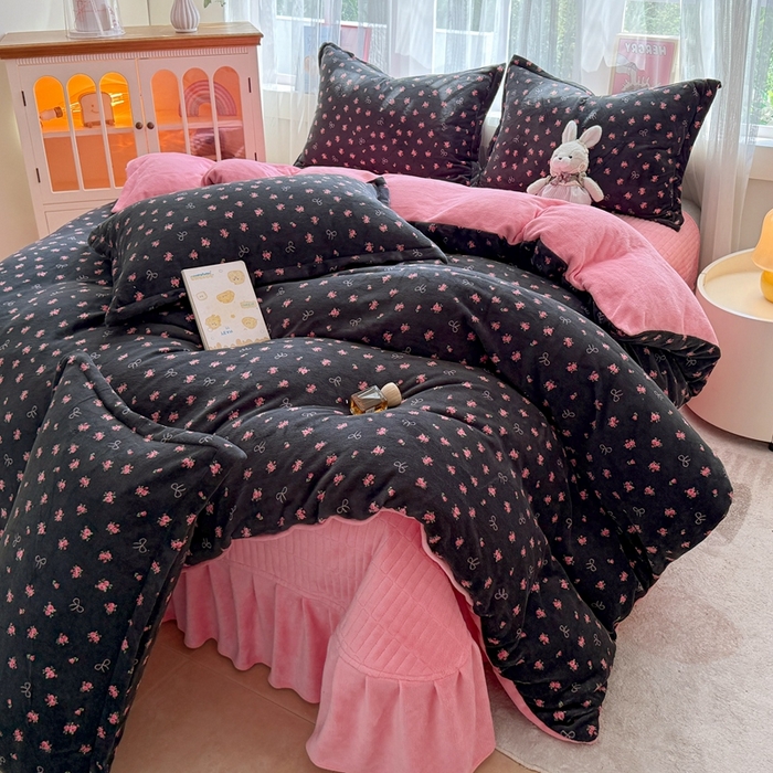 91家纺网 家纺一手货源 找家纺 （总）梵克保罗 2025秋冬新款印花牛奶绒床盖炕垫炕盖四件套-云裳