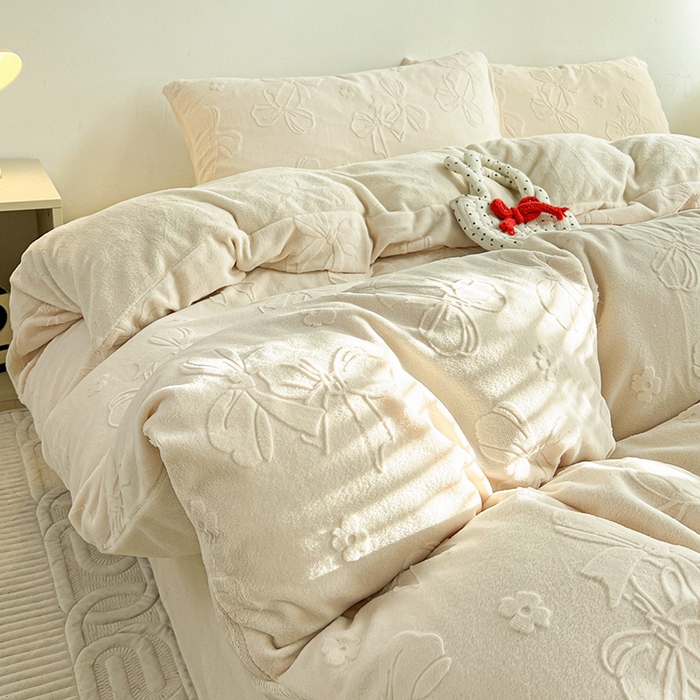 91家纺网 家纺一手货源 找家纺 （总）耀悦家纺 2025新款INS博主风蝴蝶伴侣立体A类全消光雕花牛奶绒四件套