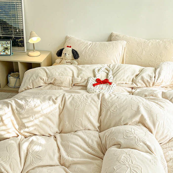 91家纺网 家纺一手货源 找家纺 （总）耀悦家纺 2025新款INS博主风蝴蝶伴侣立体A类全消光雕花牛奶绒四件套