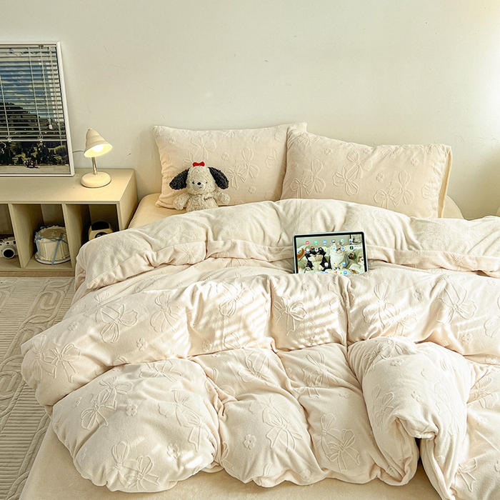 91家纺网 家纺一手货源 找家纺 （总）耀悦家纺 2025新款INS博主风蝴蝶伴侣立体A类全消光雕花牛奶绒四件套