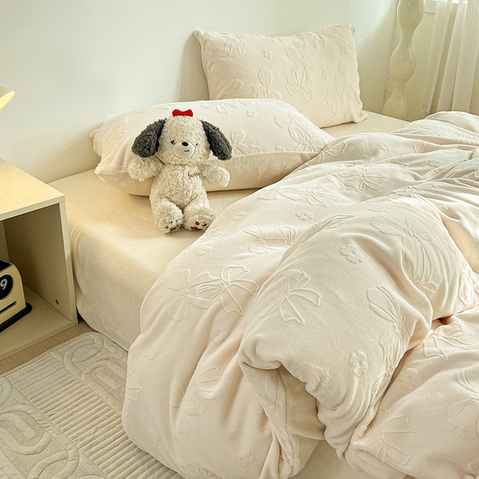 91家纺网 家纺一手货源 找家纺 （总）耀悦家纺 2025新款INS博主风蝴蝶伴侣立体A类全消光雕花牛奶绒四件套