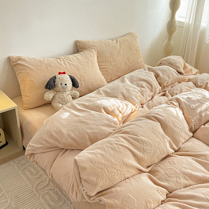 91家纺网 家纺一手货源 找家纺 耀悦家纺 2025新款INS博主风蝴蝶伴侣立体A类全消光雕花牛奶绒四件套 蝴蝶结伴侣-复古咖