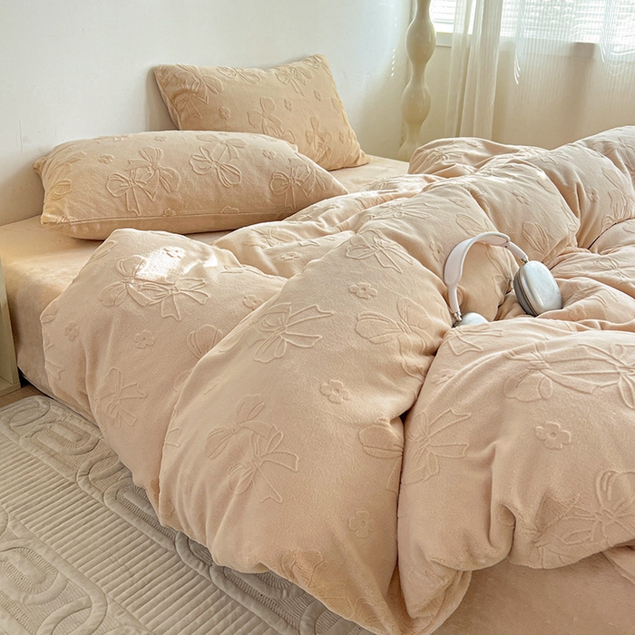 91家纺网 家纺一手货源 找家纺 耀悦家纺 2025新款INS博主风蝴蝶伴侣立体A类全消光雕花牛奶绒四件套 蝴蝶结伴侣-复古咖