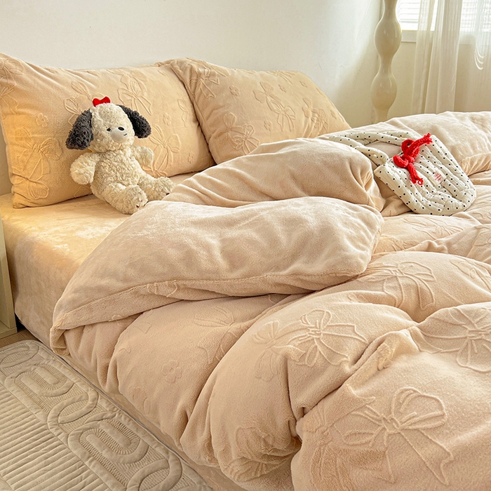 91家纺网 家纺一手货源 找家纺 耀悦家纺 2025新款INS博主风蝴蝶伴侣立体A类全消光雕花牛奶绒四件套 蝴蝶结伴侣-复古咖