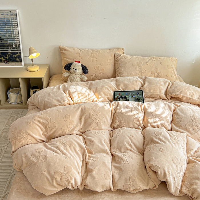 91家纺网 家纺一手货源 找家纺 耀悦家纺 2025新款INS博主风蝴蝶伴侣立体A类全消光雕花牛奶绒四件套 蝴蝶结伴侣-复古咖