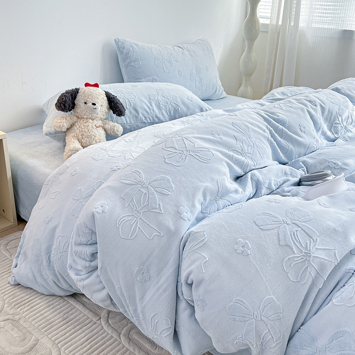 耀悦家纺 2025新款INS博主风蝴蝶伴侣立体A类全消光雕花牛奶绒四件套 蝴蝶结伴侣-浅蓝