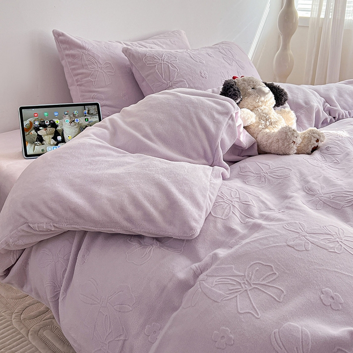 91家纺网 家纺一手货源 找家纺 耀悦家纺 2025新款INS博主风蝴蝶伴侣立体A类全消光雕花牛奶绒四件套 蝴蝶结伴侣-优雅紫