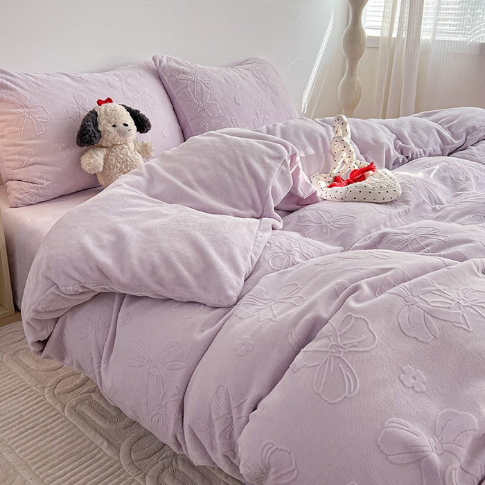 91家纺网 家纺一手货源 找家纺 耀悦家纺 2025新款INS博主风蝴蝶伴侣立体A类全消光雕花牛奶绒四件套 蝴蝶结伴侣-优雅紫