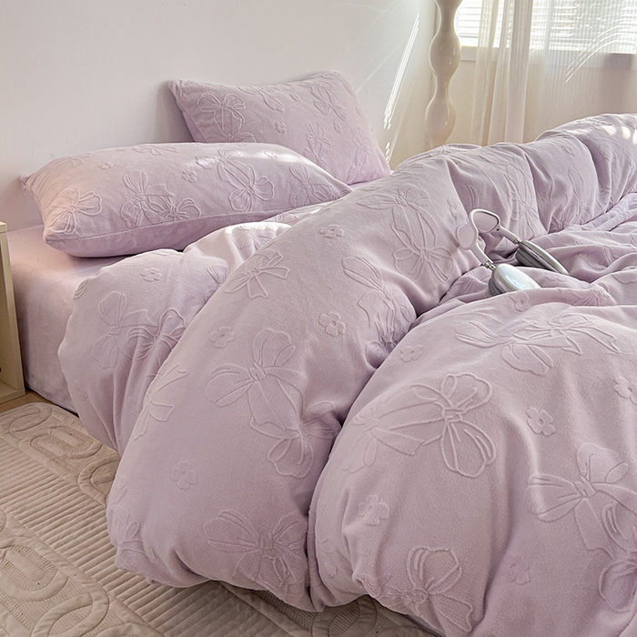 91家纺网 家纺一手货源 找家纺 耀悦家纺 2025新款INS博主风蝴蝶伴侣立体A类全消光雕花牛奶绒四件套 蝴蝶结伴侣-优雅紫