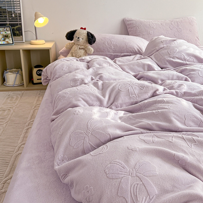 91家纺网 家纺一手货源 找家纺 耀悦家纺 2025新款INS博主风蝴蝶伴侣立体A类全消光雕花牛奶绒四件套 蝴蝶结伴侣-优雅紫