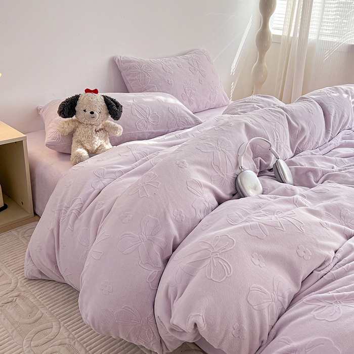 91家纺网 家纺一手货源 找家纺 耀悦家纺 2025新款INS博主风蝴蝶伴侣立体A类全消光雕花牛奶绒四件套 蝴蝶结伴侣-优雅紫