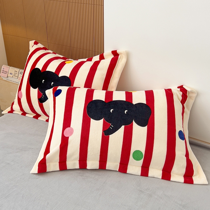 91家纺网 家纺一手货源 找家纺 福来临家纺 2025牛奶绒大版卡通四件套 波点象