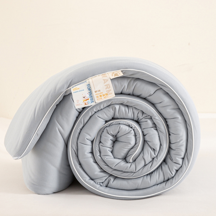 91家纺网 家纺一手货源 找家纺 天瑜家纺 2025新款纯色牛奶丝针织冬被被子被芯 浅灰色