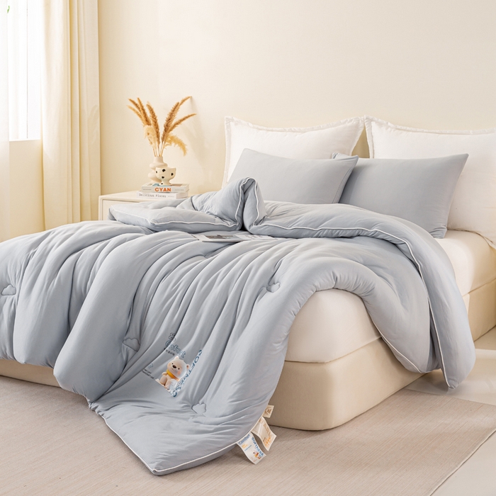 91家纺网 家纺一手货源 找家纺 天瑜家纺 2025新款纯色牛奶丝针织冬被被子被芯 浅灰色