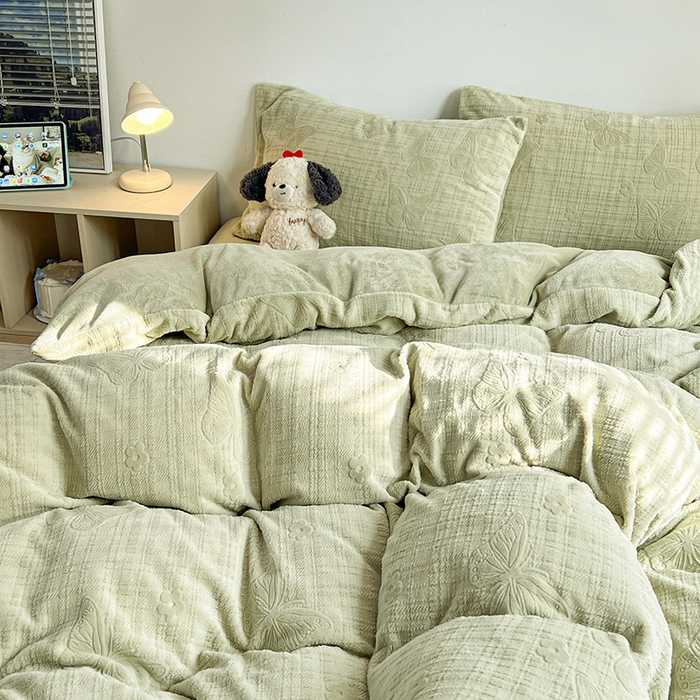 91家纺网 家纺一手货源 找家纺 （总）耀悦家纺 2025新款INS博主风田间梦蝶立体A类全消光雕花牛奶绒四件套