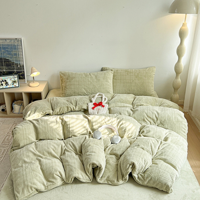 91家纺网 家纺一手货源 找家纺 （总）耀悦家纺 2025新款INS博主风田间梦蝶立体A类全消光雕花牛奶绒四件套,田间梦蝶-抹茶绿,田间梦蝶-奶白,田间梦蝶-浅蓝,田间梦蝶-少女粉