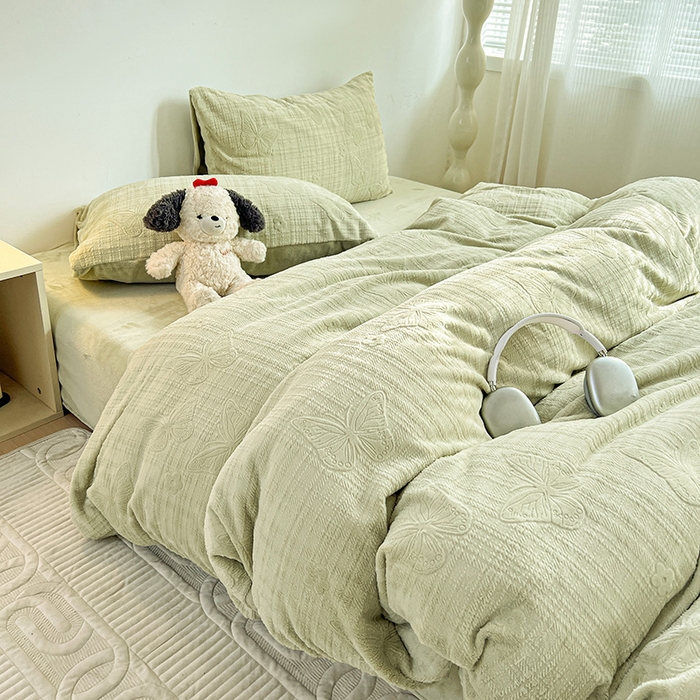 91家纺网 家纺一手货源 找家纺 （总）耀悦家纺 2025新款INS博主风田间梦蝶立体A类全消光雕花牛奶绒四件套