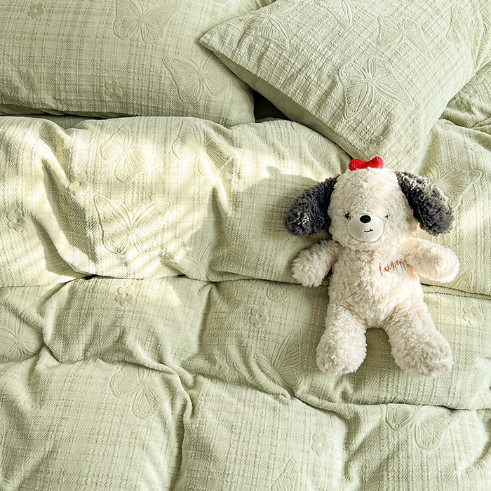 91家纺网 家纺一手货源 找家纺 （总）耀悦家纺 2025新款INS博主风田间梦蝶立体A类全消光雕花牛奶绒四件套