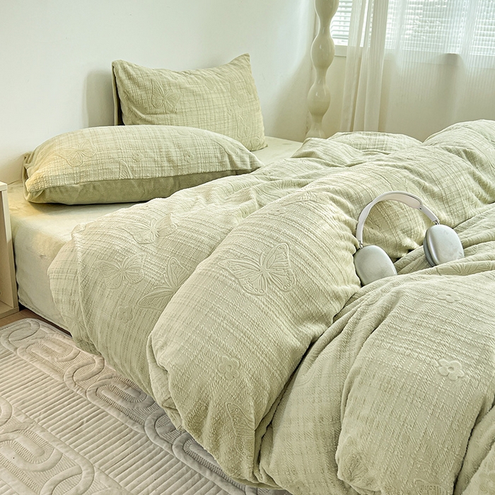 91家纺网 家纺一手货源 找家纺 （总）耀悦家纺 2025新款INS博主风田间梦蝶立体A类全消光雕花牛奶绒四件套