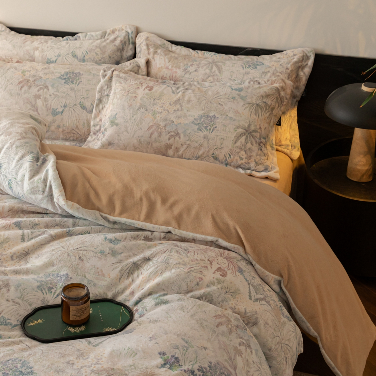 91家纺网 家纺一手货源 找家纺 寐绸家纺 2025秋冬新款230g牛奶绒数码印花四件套 数码四件套-丛林之恋