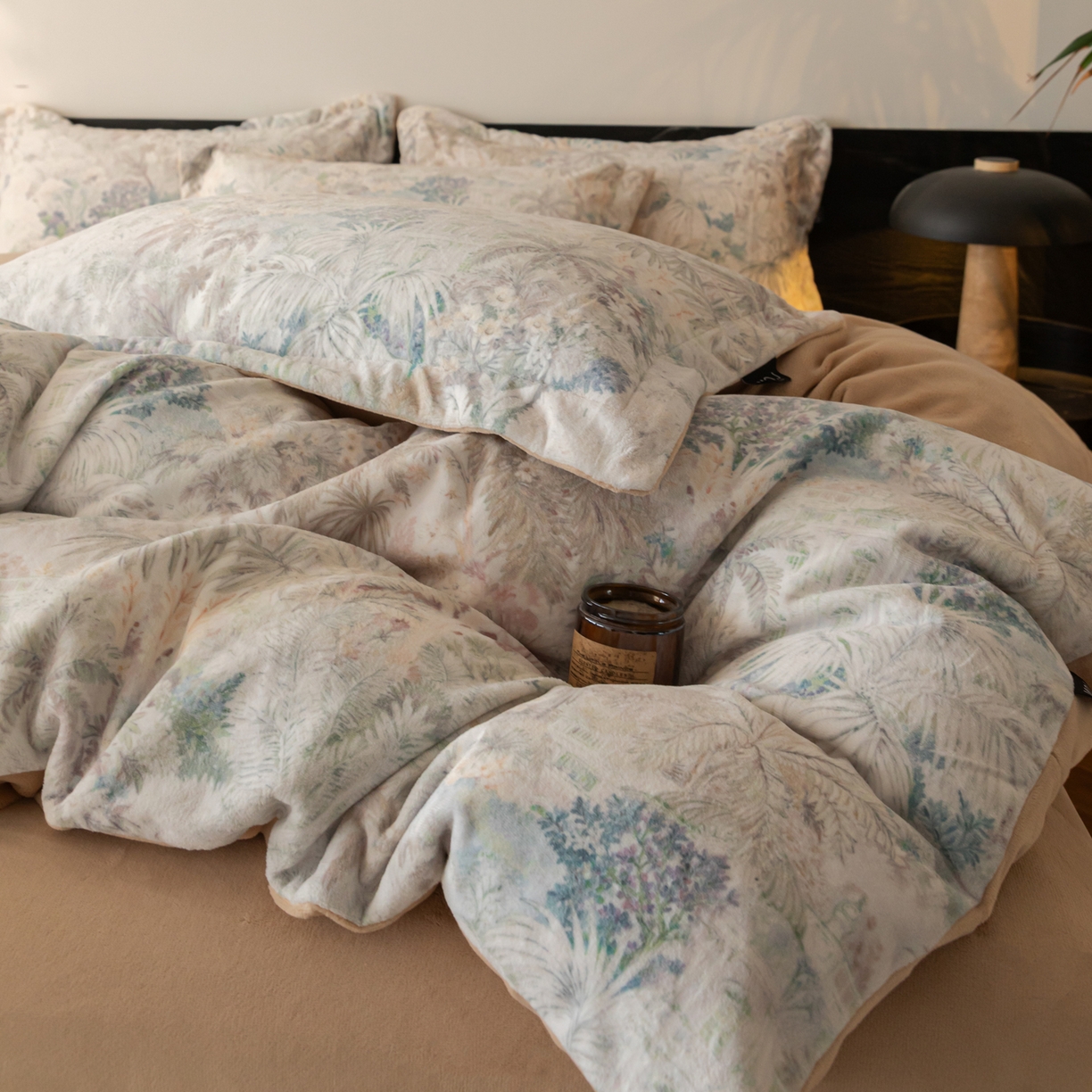 91家纺网 家纺一手货源 找家纺 寐绸家纺 2025秋冬新款230g牛奶绒数码印花四件套 数码四件套-丛林之恋