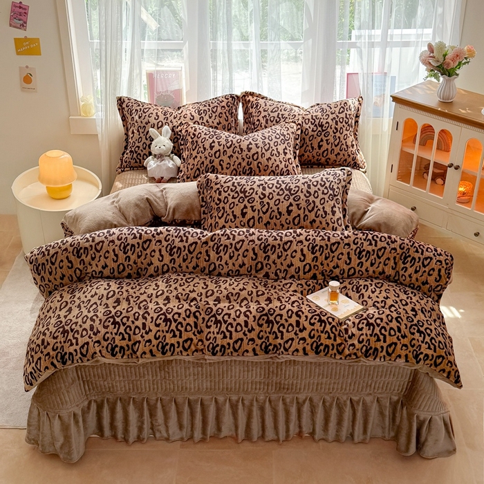 91家纺网 家纺一手货源 找家纺 梵克保罗 2025秋冬新款印花牛奶绒床盖炕垫炕盖四件套-云裳 云裳-经典豹纹