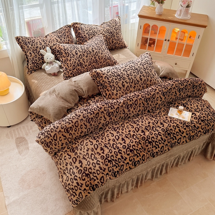 91家纺网 家纺一手货源 找家纺 梵克保罗 2025秋冬新款印花牛奶绒床盖炕垫炕盖四件套-云裳 云裳-经典豹纹