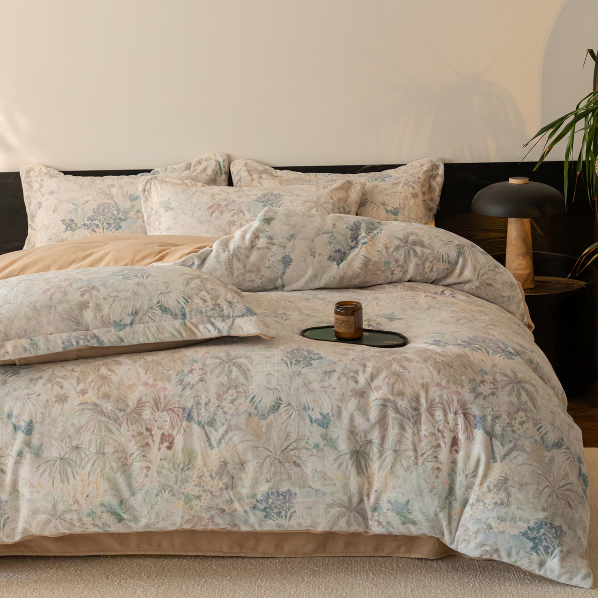 91家纺网 家纺一手货源 找家纺 寐绸家纺 2025秋冬新款230g牛奶绒数码印花四件套 数码四件套-丛林之恋