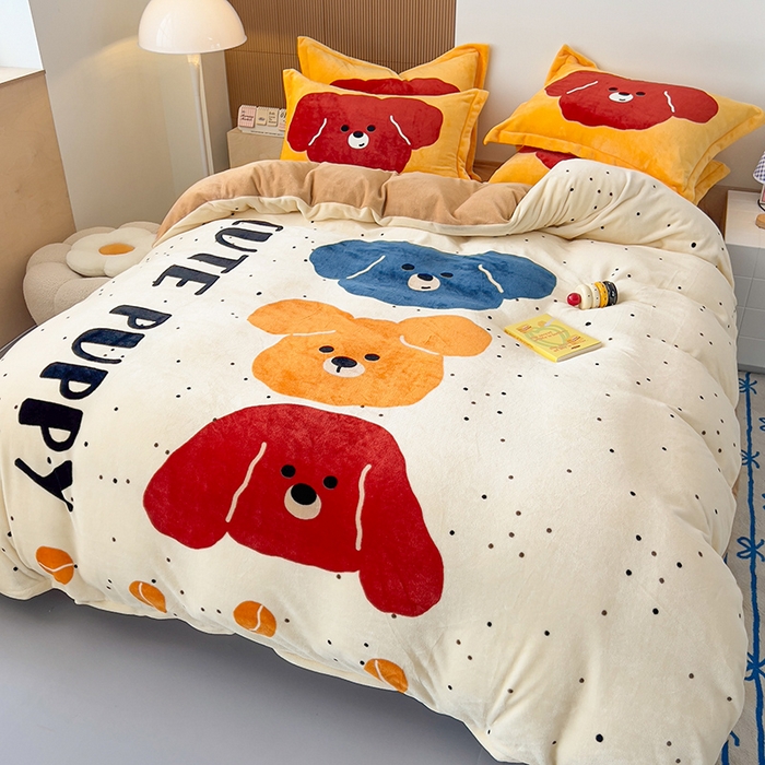 91家纺网 家纺一手货源 找家纺 福来临家纺 2025牛奶绒大版卡通四件套 狗狗叠叠乐